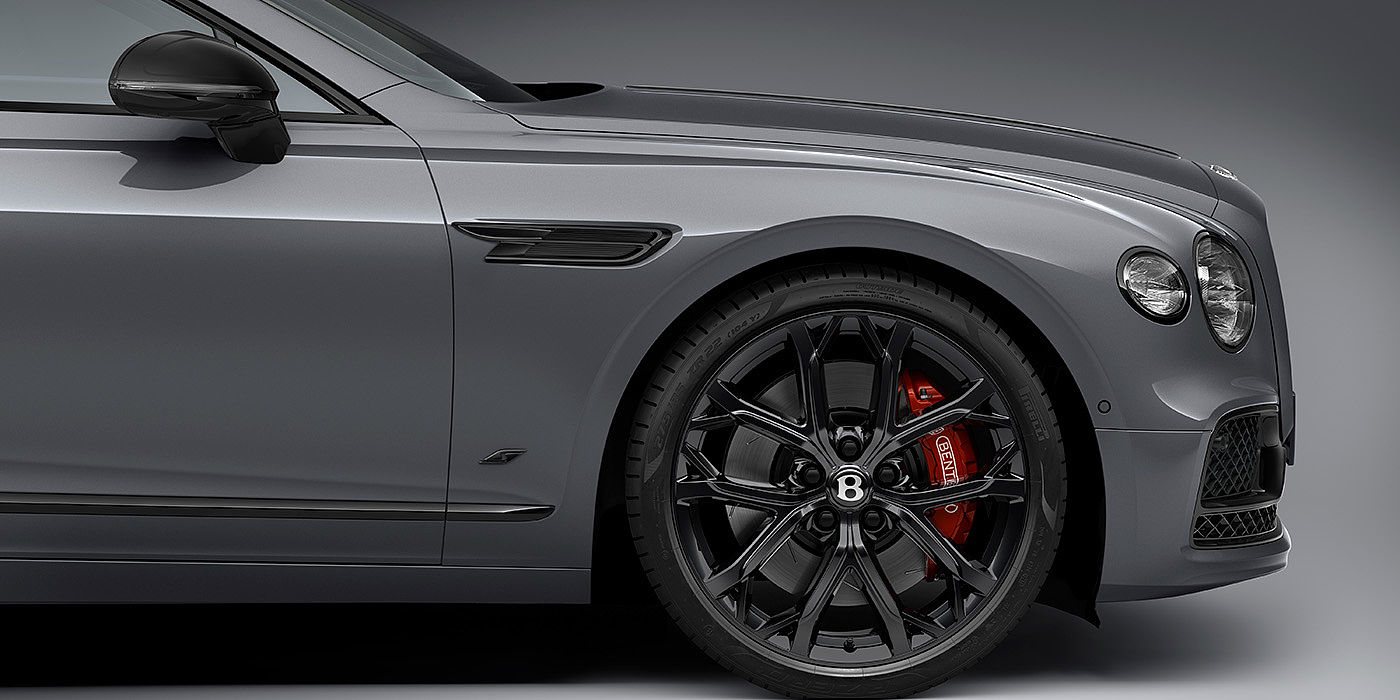 Bentley Geneve Bentley Flying Spur S front one quarter view featuring 22 inch ten spoke sports wheel - Black painted.