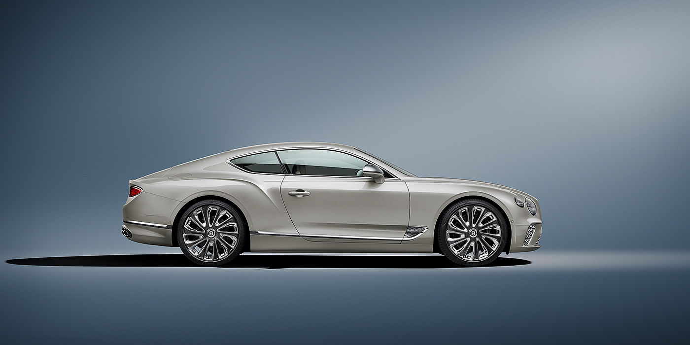 Bentley Geneve Bentley Continental GT Mulliner coupe in White Sand paint front 34